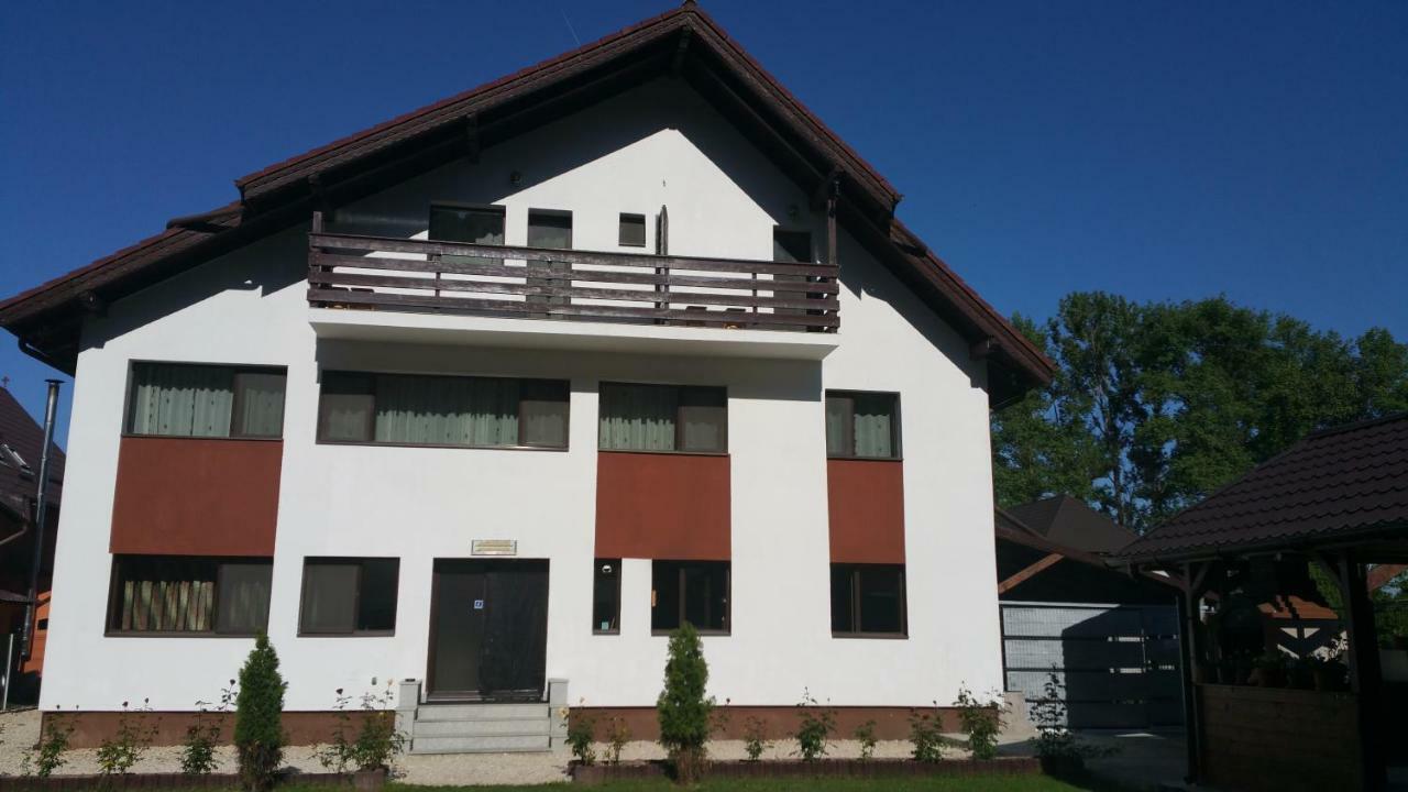 Rosenville Rîşnov Екстериор снимка