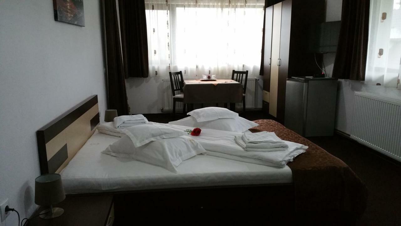 Rosenville Rîşnov Екстериор снимка