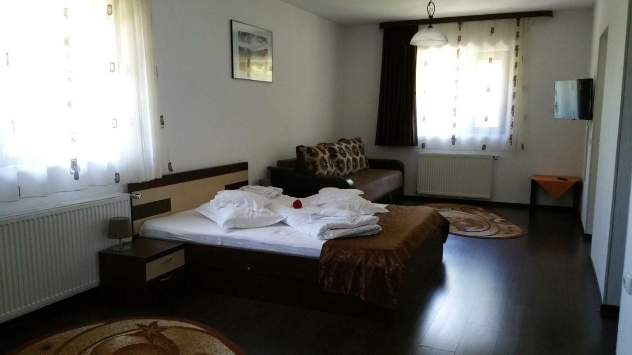 Rosenville Rîşnov Екстериор снимка