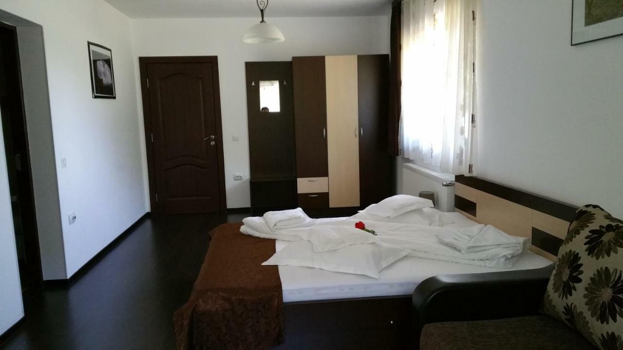 Rosenville Rîşnov Екстериор снимка